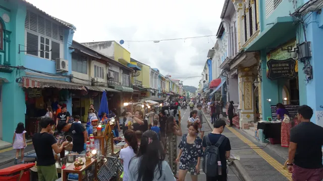 Sunday Market or a Weekday Evening?