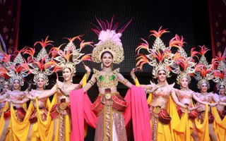 Siam Dragon Cabaret Chiang Mai: is VIP or hotel transfer worth it?