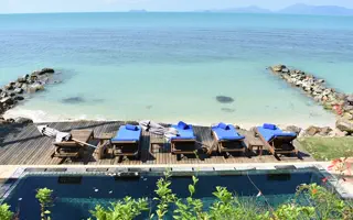 One Resort or Split Stay?