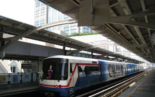 Phrom Phong vs Thong Lo