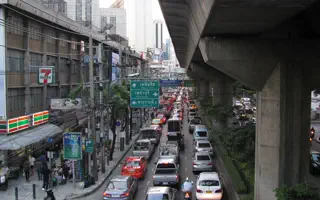 Sukhumvit vs Siam