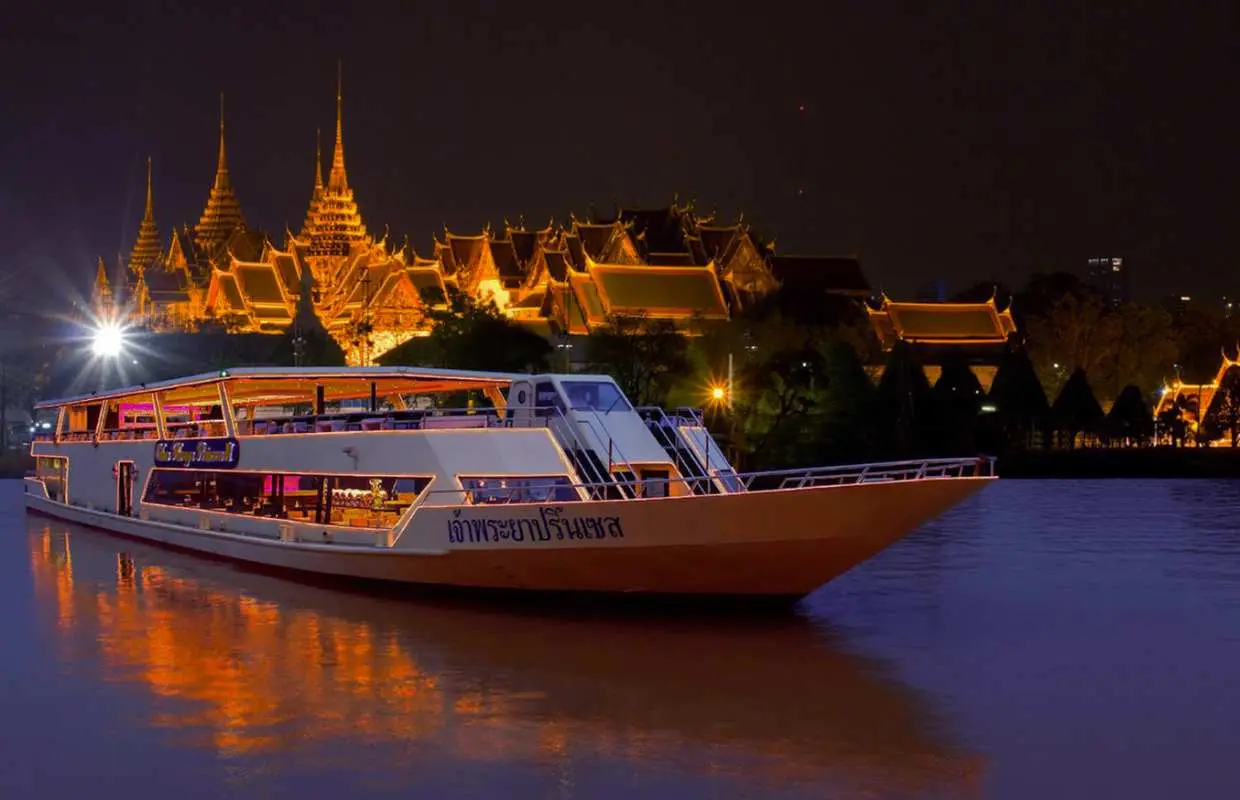 Chao Phraya Princess Dinner Cruise: is it actually worth it?