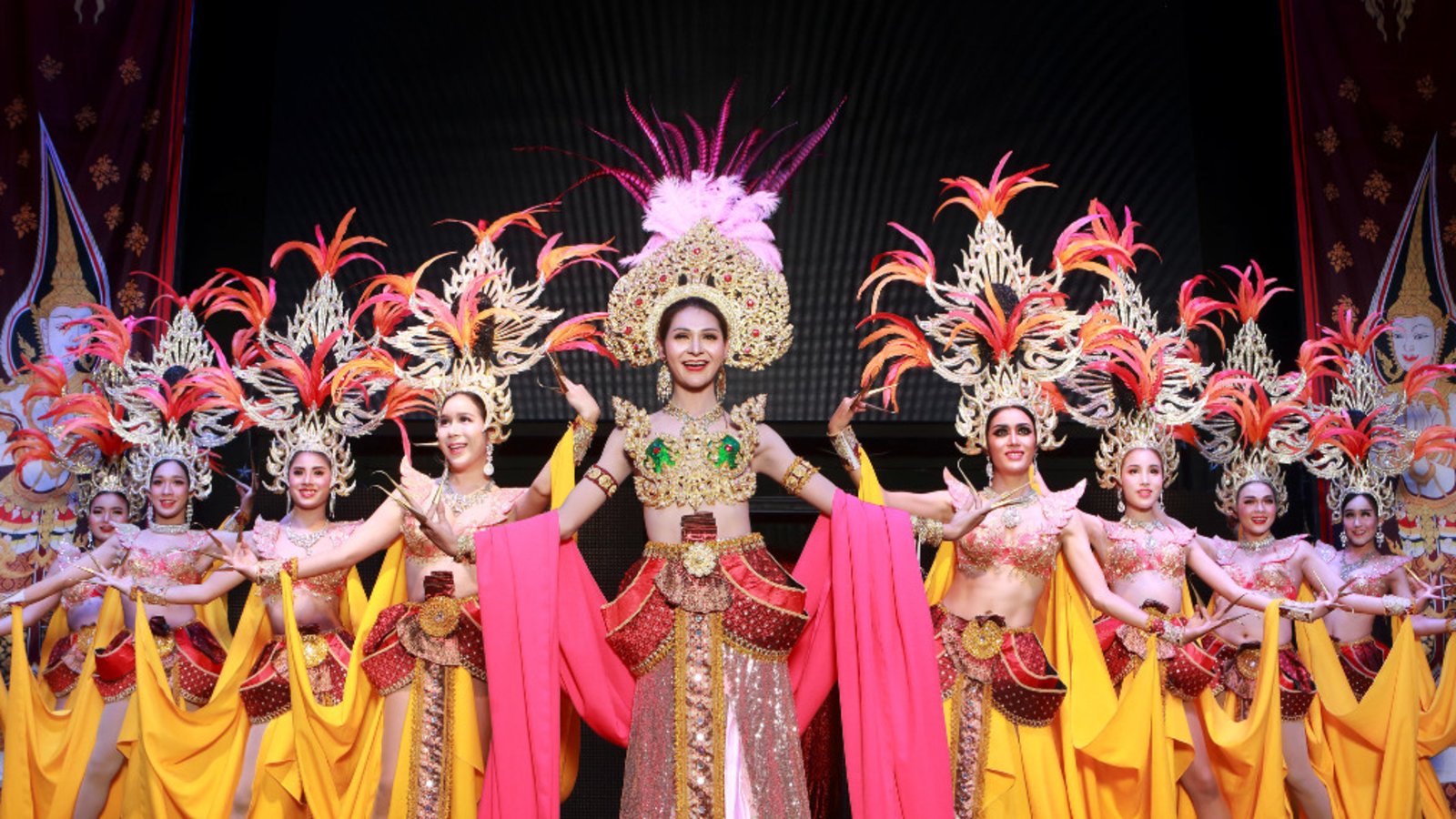 Siam Dragon Cabaret Chiang Mai: is VIP or hotel transfer worth it?