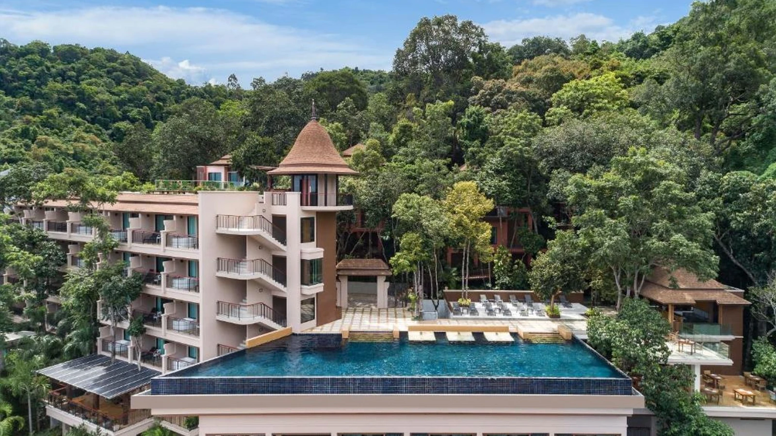 Avani Ao Nang Cliff Krabi Resort hotel photo 1 — Ao Nang Beachfront Hotel vs Cliffside Resort: Which Should You Book?