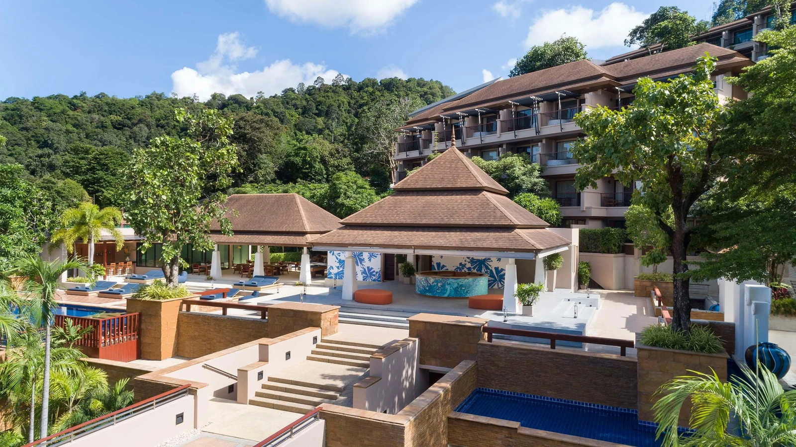 Avani Ao Nang Cliff Krabi Resort hotel photo 2 — Ao Nang Beachfront Hotel vs Cliffside Resort: Which Should You Book?