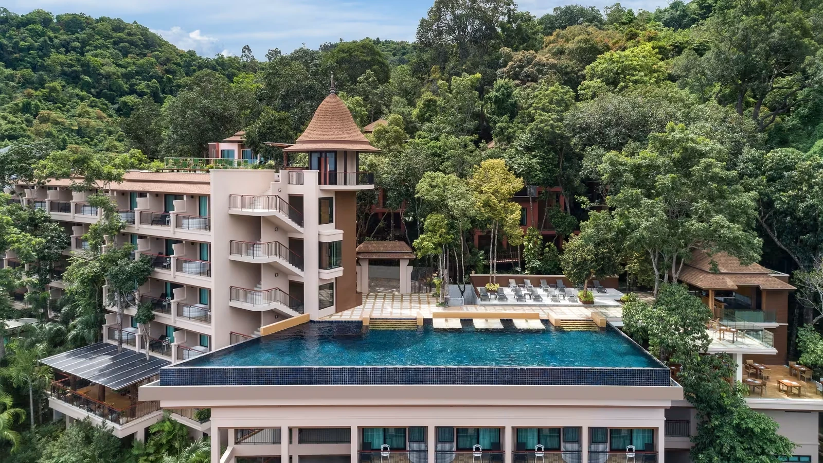 Avani Ao Nang Cliff Krabi Resort hotel photo 3 — Ao Nang Beachfront Hotel vs Cliffside Resort: Which Should You Book?