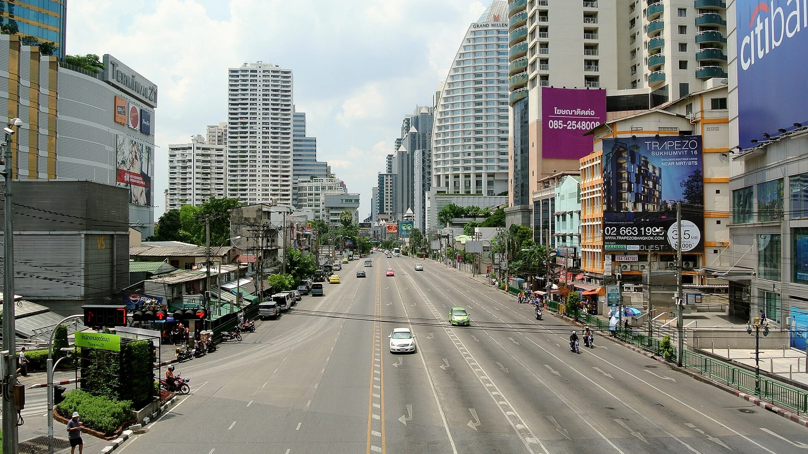Asok vs Phrom Phong: Which Sukhumvit Base Is Better?