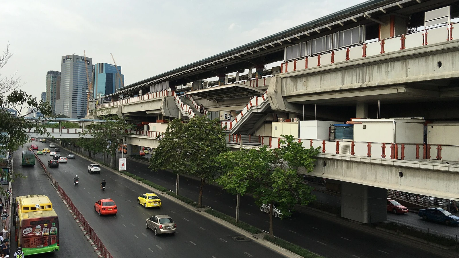 Bangkok Hotel Near BTS vs Deep Soi: Is the Better Room Worth the Walk?
