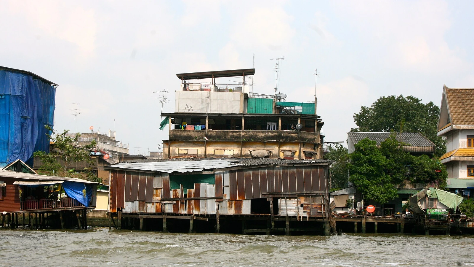 Bangkok Riverside vs Sukhumvit: Which Base Fits Your First Trip?