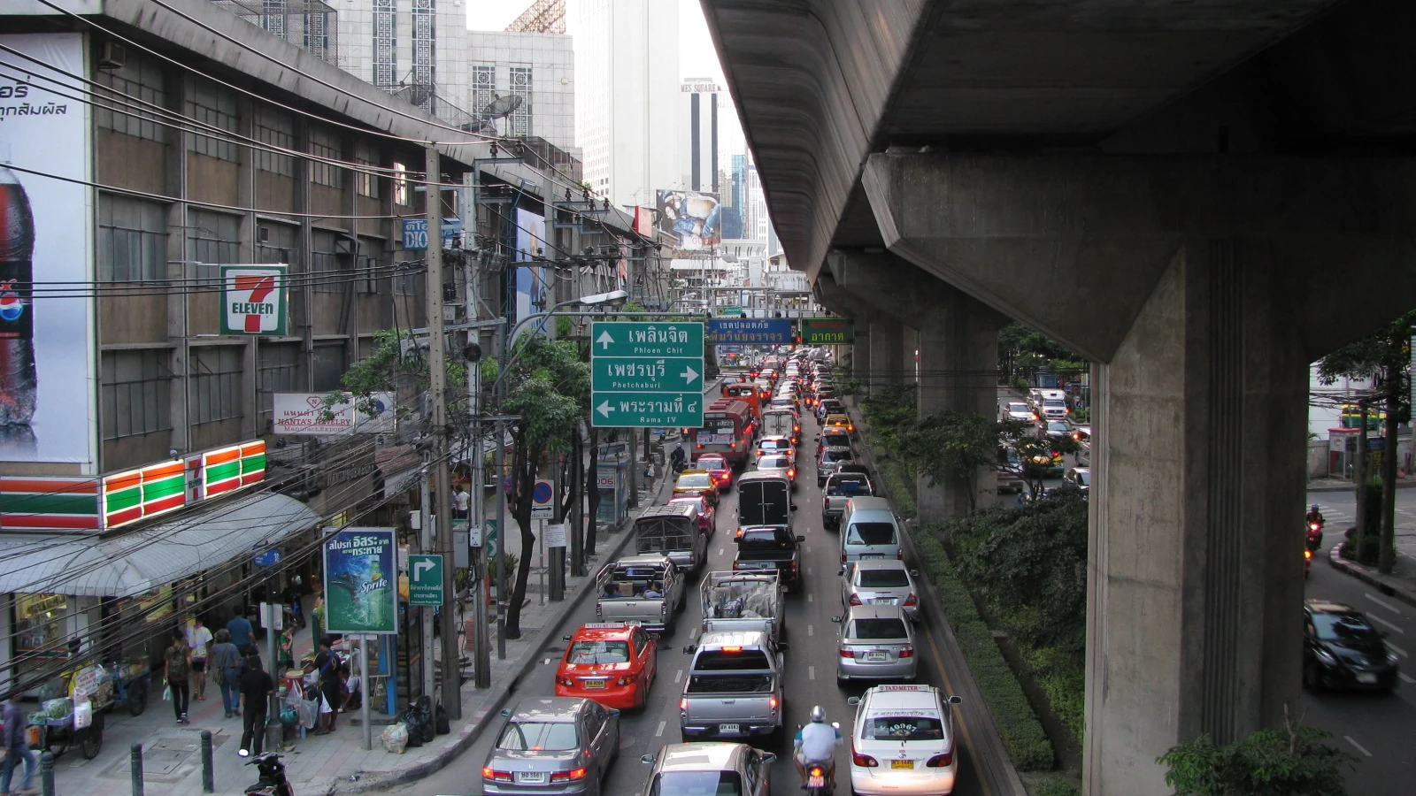 Sukhumvit vs Siam: Where Should You Stay in Bangkok First Time?