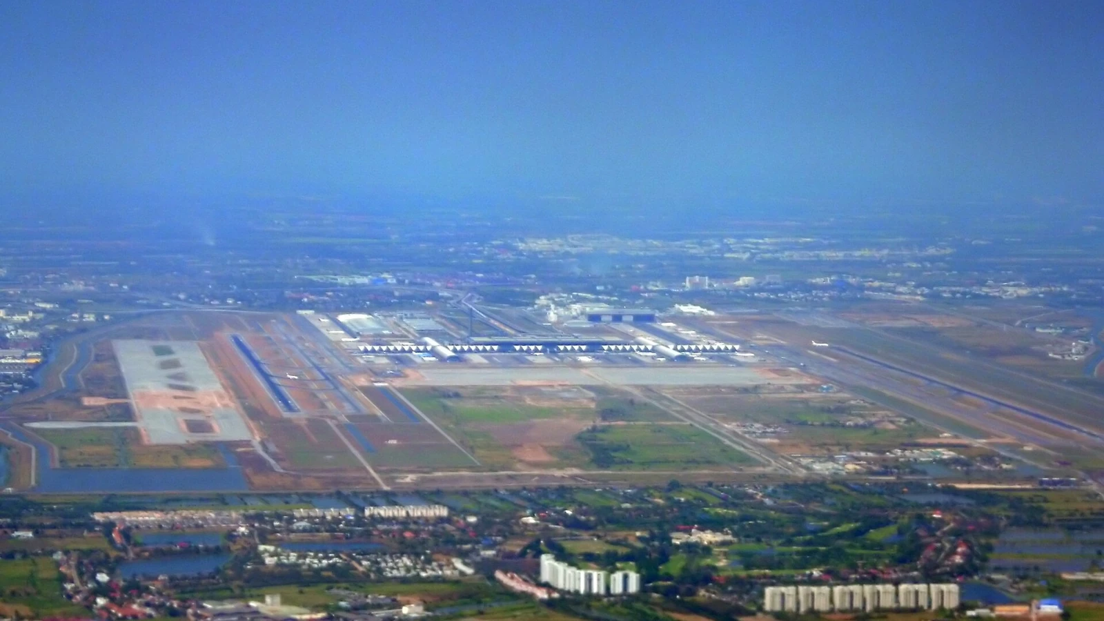 BKK vs DMK: Which Bangkok Airport Fits Your Hotel Better?