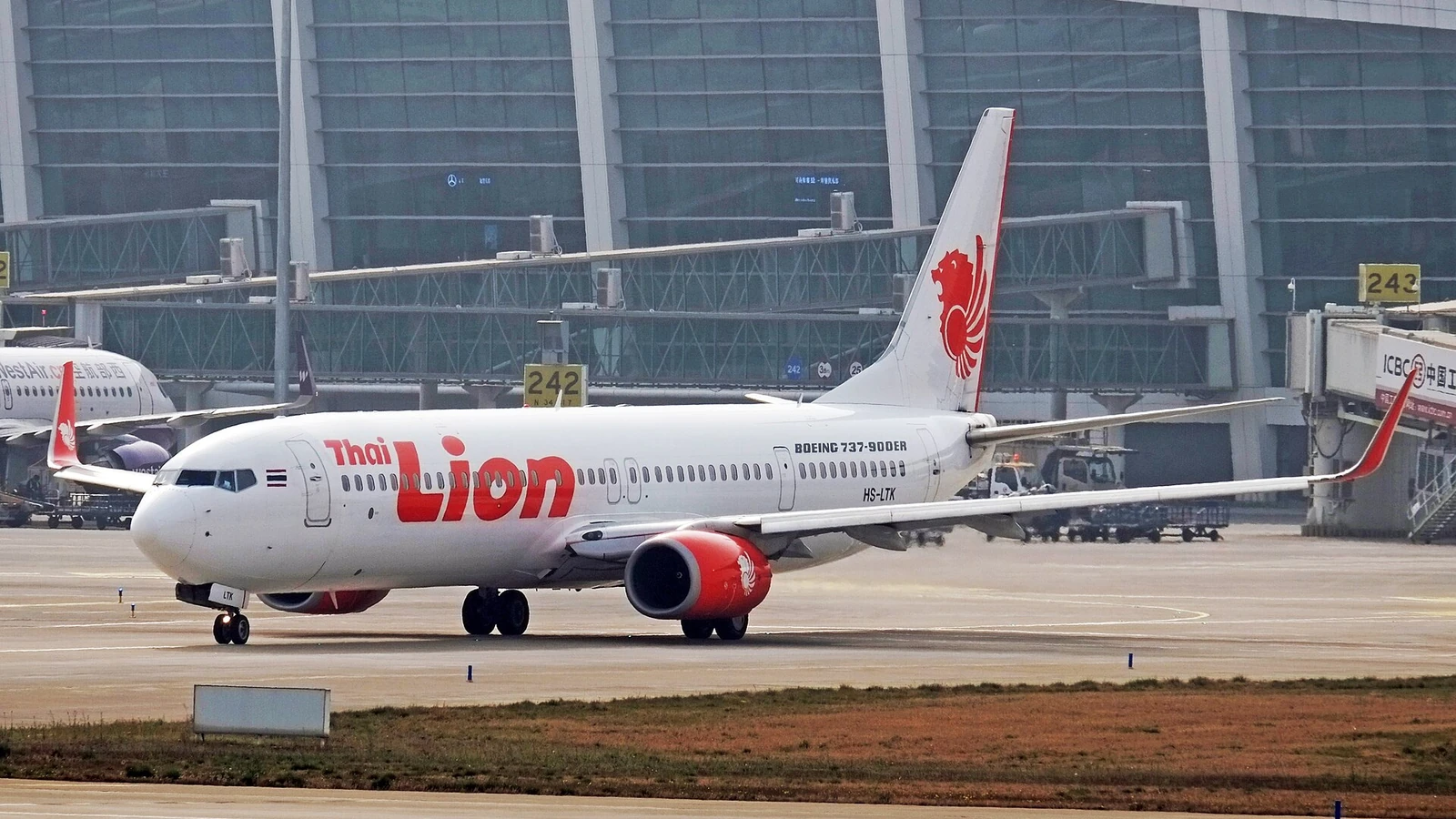 Krabi or Phuket Airport? Choose by Your Final Beach