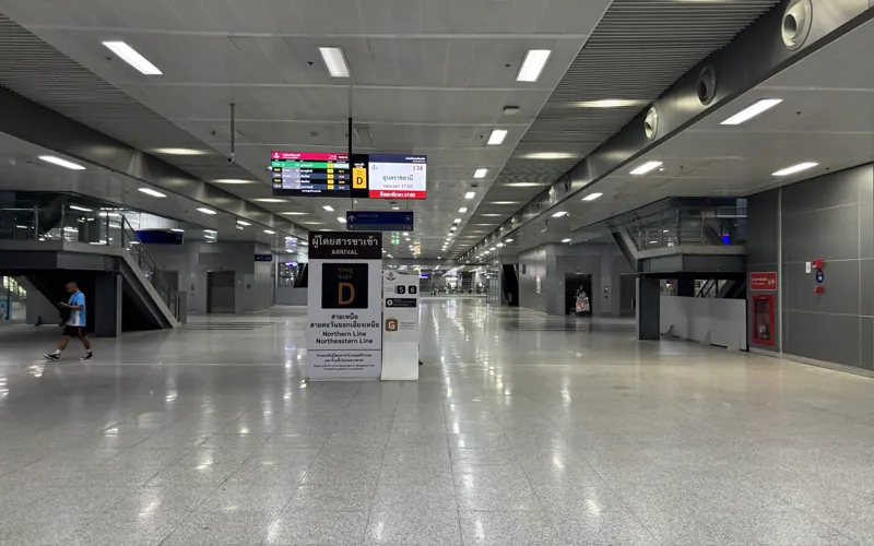Wide Area D concourse inside Krung Thep Aphiwat Central Terminal