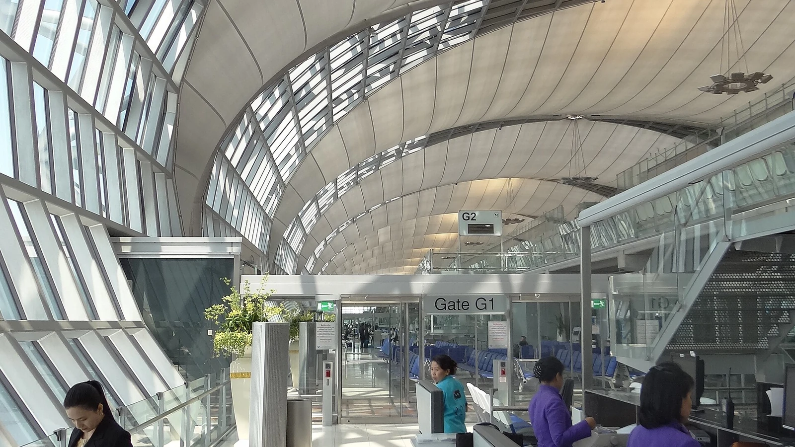 Pattaya to BKK Airport: Bus or Private Transfer?