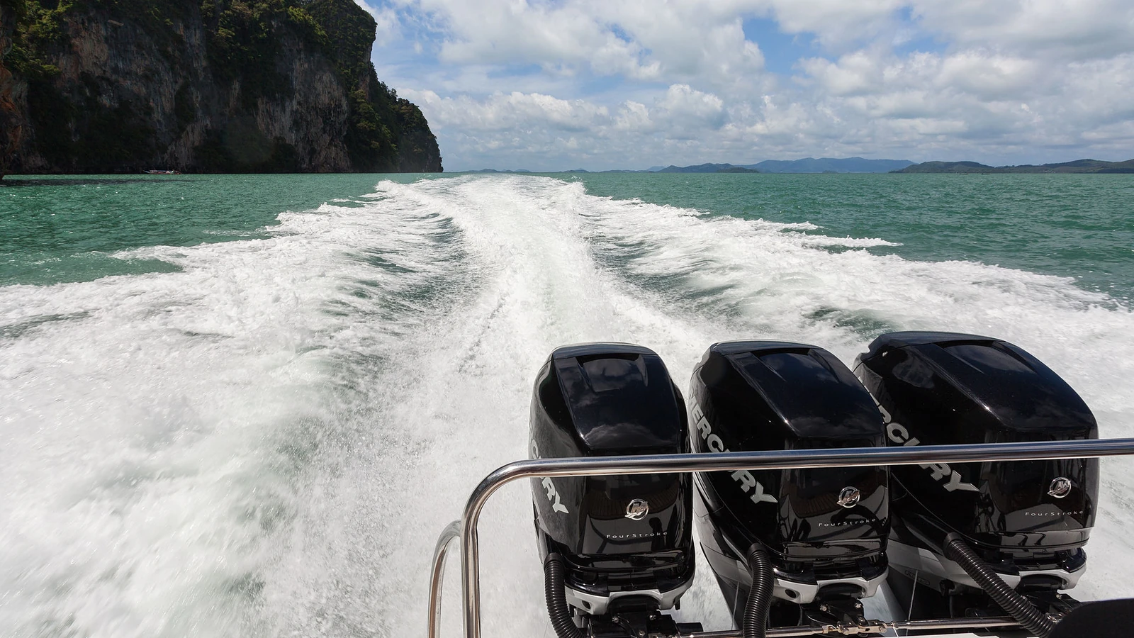 Phuket Airport to Bang Tao: Smart Bus or Direct Car?