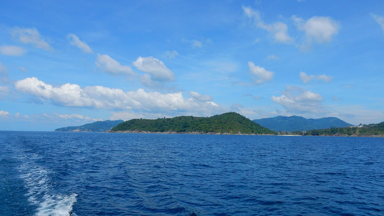 Phuket Old Town to Patong: Smart Bus or Grab?
