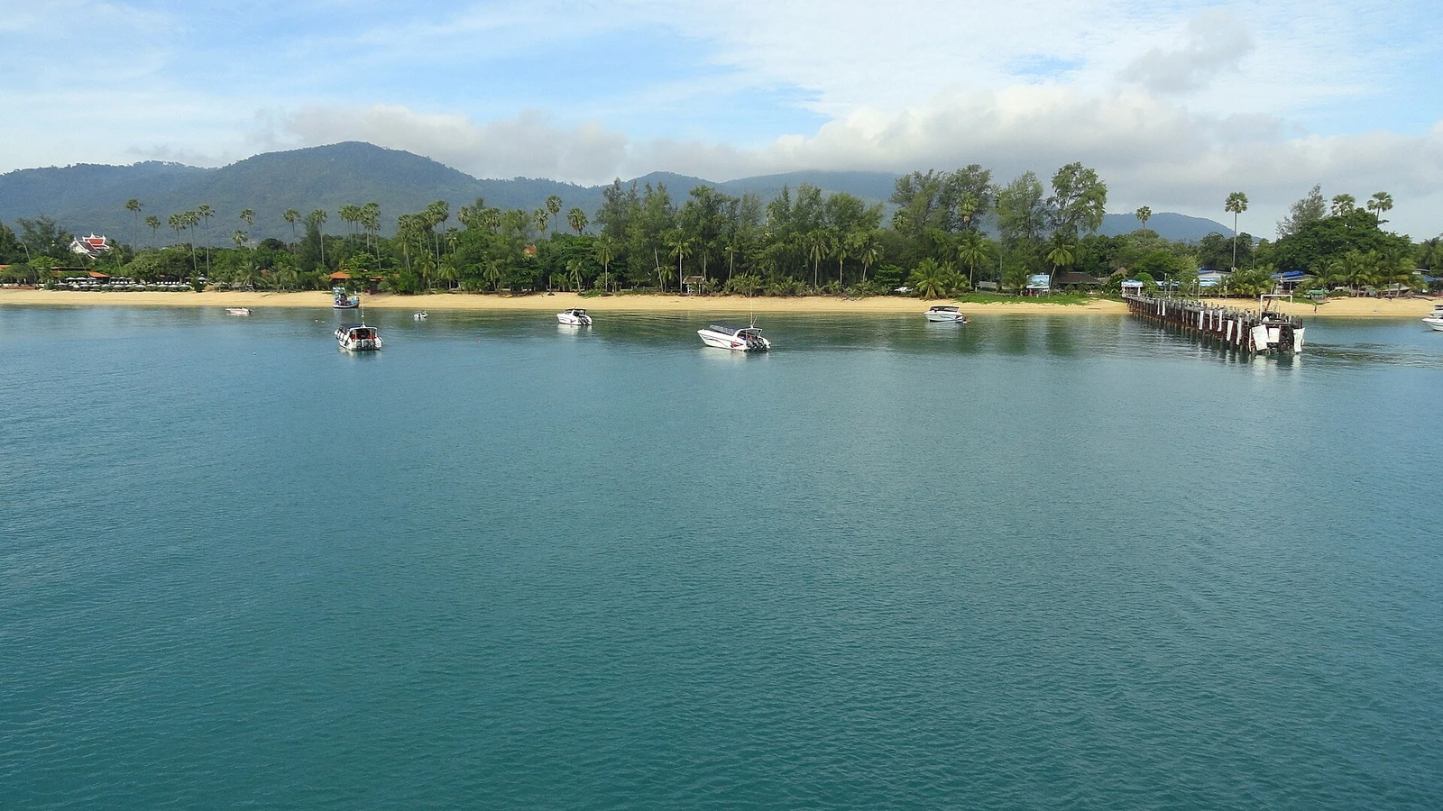 Samui Airport to Chaweng or Bophut: Is the Public Songthaew Worth It?